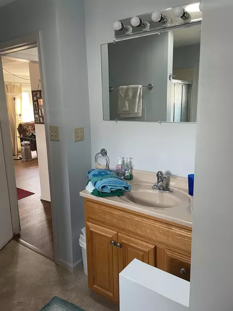 Bath - 1684 S Riverside, Au Gres, MI 48703 photo 5 of 8