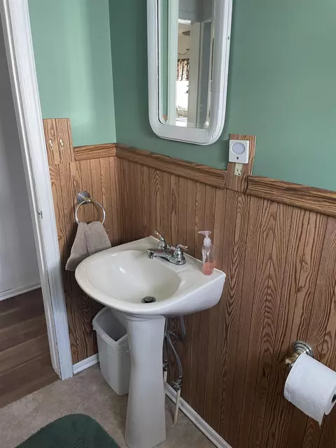 Bath - 1684 S Riverside, Au Gres, MI 48703 photo 2 of 8