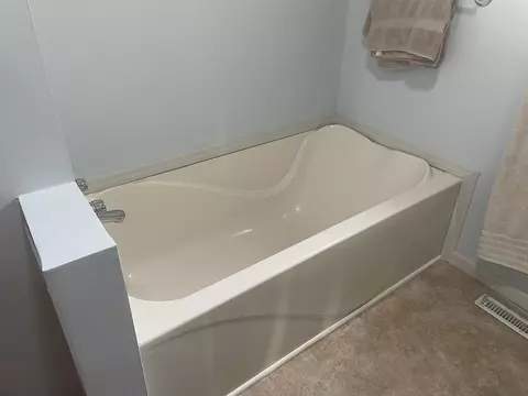 Bath - 1684 S Riverside, Au Gres, MI 48703 photo 7 of 8