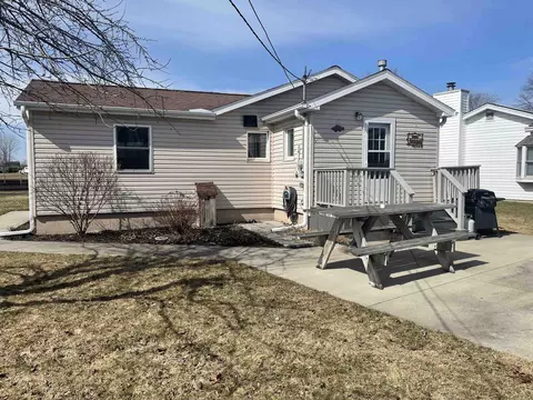 1684 S Riverside, Au Gres, MI 48703