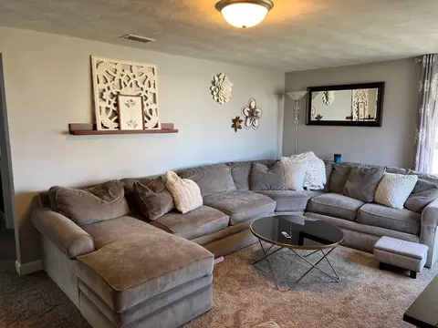 Living - 410 Newark, Ithaca, MI 48847 photo 2 of 5