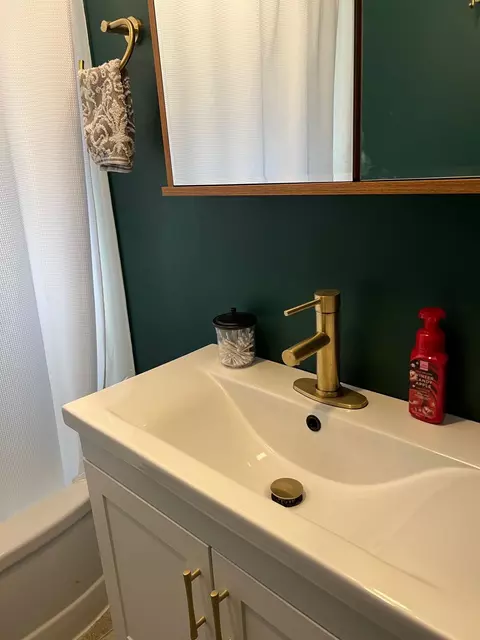 Bath - 410 Newark, Ithaca, MI 48847 photo 3 of 4