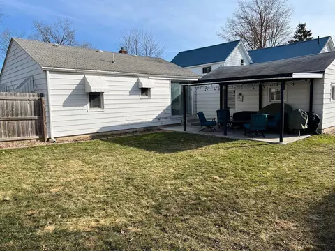 Exterior - 410 Newark, Ithaca, MI 48847 photo 5 of 11