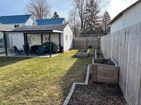 Exterior - 410 Newark, Ithaca, MI 48847 photo 7 of 11