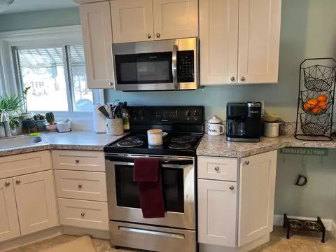 Kitchen - 410 Newark, Ithaca, MI 48847 photo 3 of 7