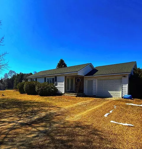 6133 W Airline, Weidman, MI 48893