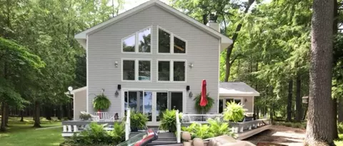 8666 Skegemog Pt, Williamsburg, MI 49690