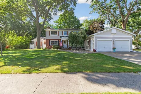 908 Woodlawn, Ludington, MI 49431
