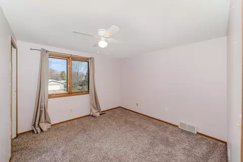 Bedroom - 5198 Jonathon, Mount Pleasant, MI 48858 photo 3 of 5