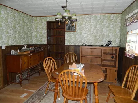 Dining - 5735 Parker, Gladwin, MI 48624 photo 2 of 2