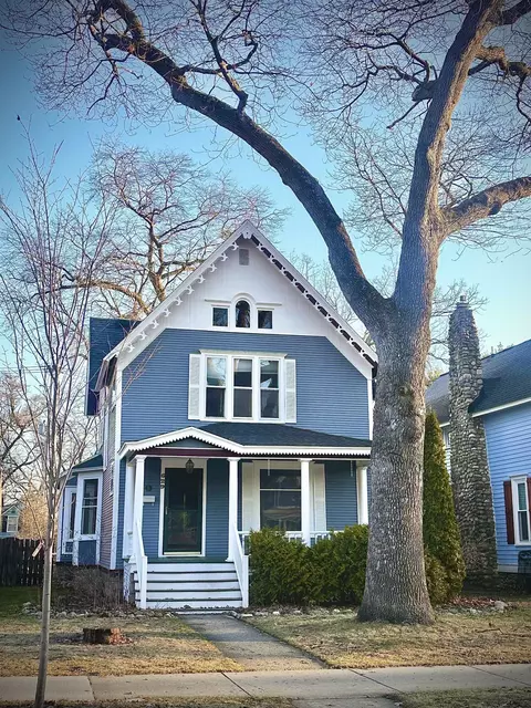 629 Washington, Traverse City, MI 49686
