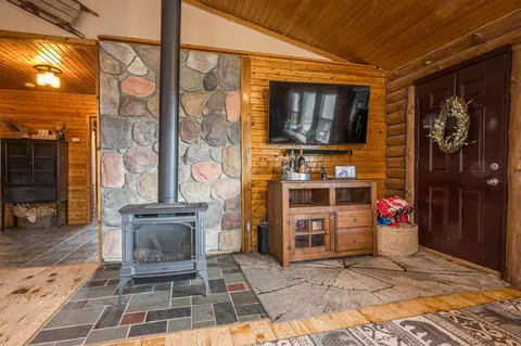 Entry Way - 6004 N Greenway, Frederic, MI 49733 photo 4 of 4