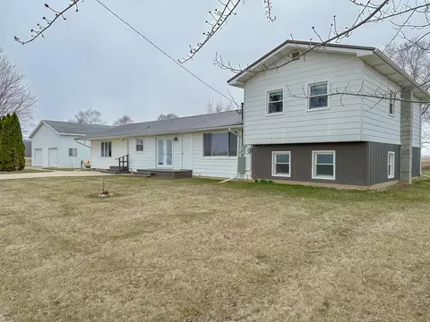 9533 E Denver, Mount Pleasant, MI 48858 photo 2