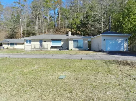 7124 Peninsula, Traverse City, MI 49686