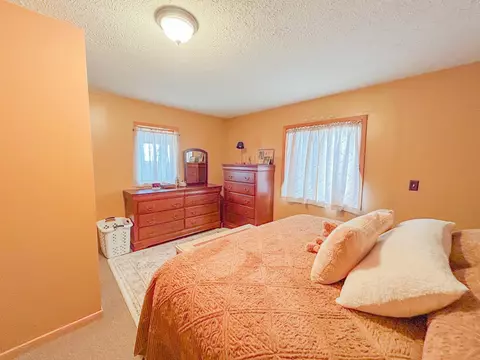 Bedroom - 212 Cindy, Roscommon, MI 48653 photo 3 of 8