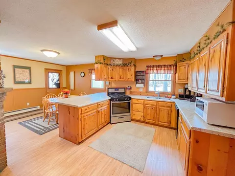Kitchen - 212 Cindy, Roscommon, MI 48653 photo 2 of 2