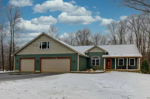 10352 Betsie Crk, Interlochen, MI 49643