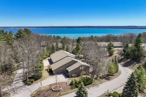 6250 Red Fox, Traverse City, MI 49686