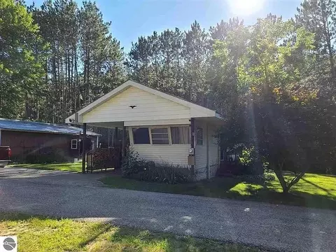 6170 Walton, Kingsley, MI 49649