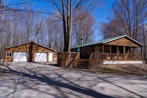 1014 S Coleman, Shepherd, MI 48883