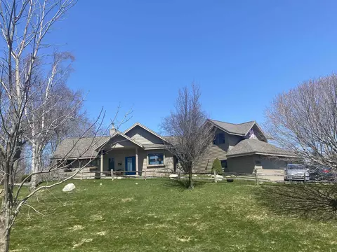 3984 Deer Rdg, Beulah, MI 49617