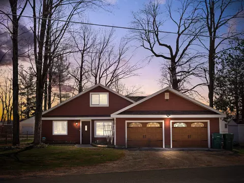 3107 W Lake Mitchell, Cadillac, MI 49601