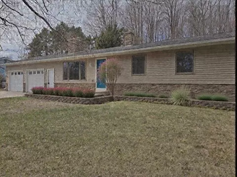 1830 S West Bay Shr, Suttons Bay, MI 49682