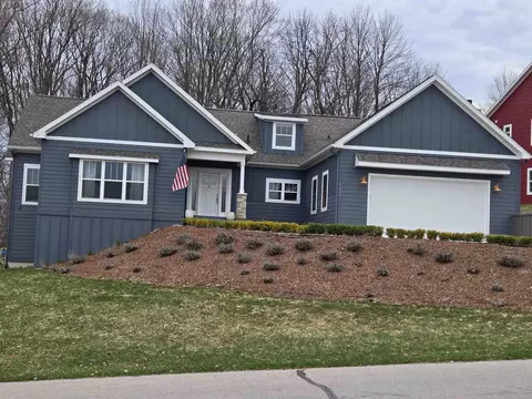 5325 Lone Beech, Traverse City, MI 49685