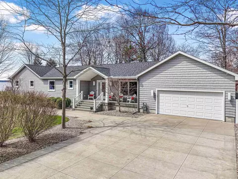 110 Indian, Houghton Lake, MI 48629