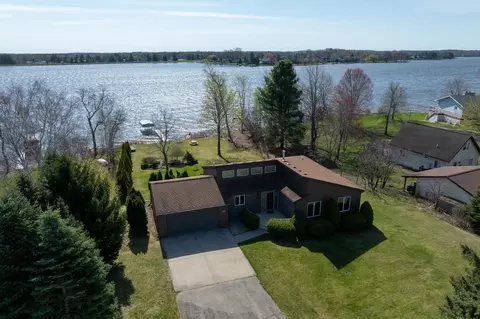 1060 Isabella Vis, Lake Isabella, MI 48893