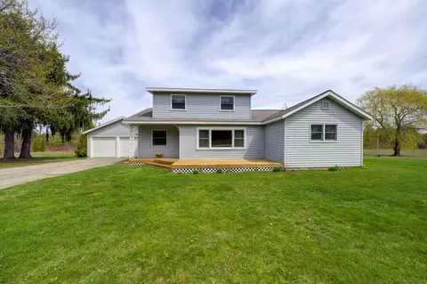 1197 S West Bay Shr, Suttons Bay, MI 49682