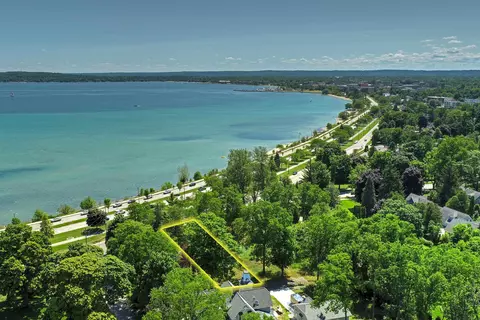 1133 Bay, Traverse City, MI 49684