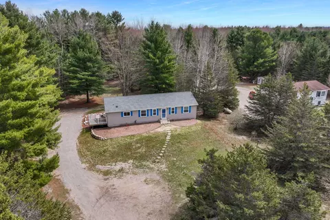 4733 S Lake Shr, Cedar, MI 49621