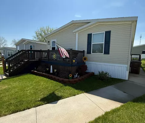 1003 Pebble Crk, Mount Pleasant, MI 48858