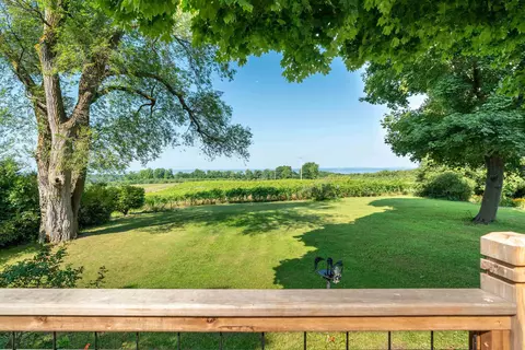 16981 Peninsula, Traverse City, MI 49686