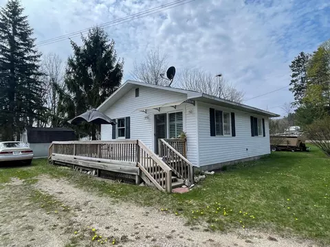 8117 N Central, Lake, MI 49622