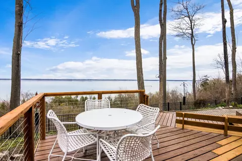 1451 S Bay Vw, Suttons Bay, MI 49682