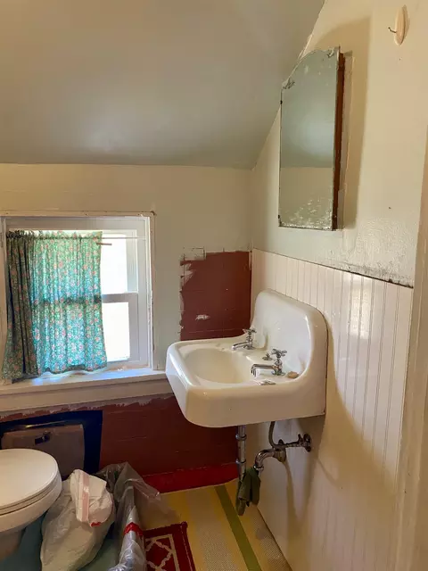 Bath - 112 E Wright, West Branch, MI 48661 photo 2 of 5