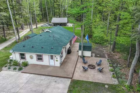 8704 Deadstream, Honor, MI 49640