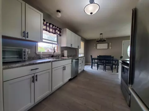 Kitchen - 303 Dearing, Shepherd, MI 48883 photo 1 of 2