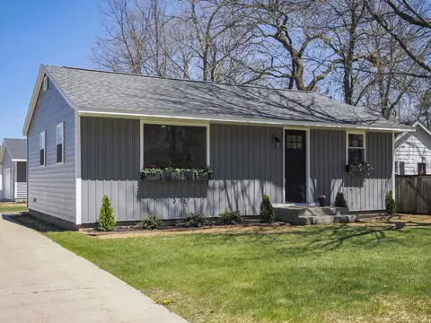 917 Carver, Traverse City, MI 49686