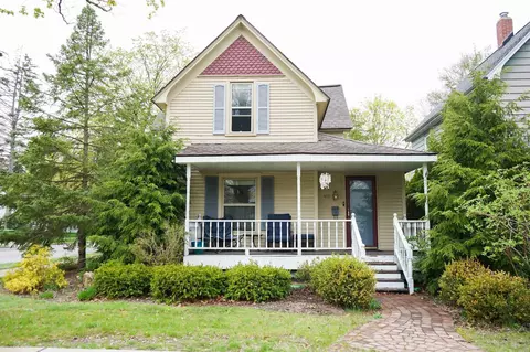 440 W Tenth, Traverse City, MI 49684