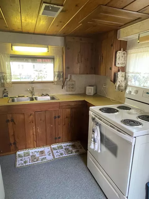 Kitchen - 464 N Huron, Au Gres, MI 48703 photo 1 of 2