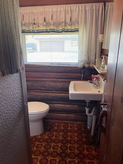 Bath - 464 N Huron, Au Gres, MI 48703 photo 1 of 2