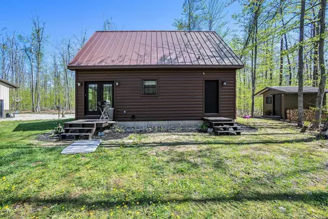 Exterior - 9266 Kenyon, Frederic, MI 49733 photo 4 of 10