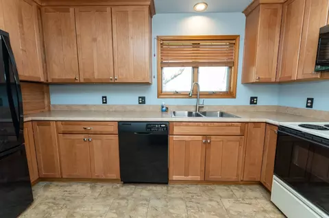 Kitchen - 1237 Buckingham, Mount Pleasant, MI 48858 photo 2 of 5