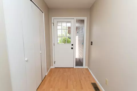 Entry Way - 1237 Buckingham, Mount Pleasant, MI 48858 photo 1 of 2