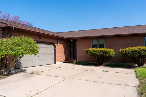 Exterior - 1237 Buckingham, Mount Pleasant, MI 48858 photo 4 of 14