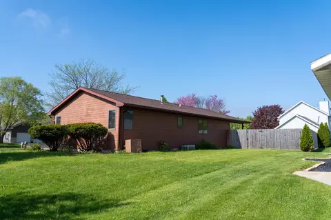Exterior - 1237 Buckingham, Mount Pleasant, MI 48858 photo 8 of 14
