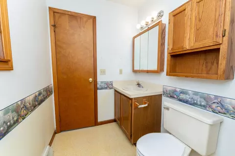 Bath - 1237 Buckingham, Mount Pleasant, MI 48858 photo 3 of 3